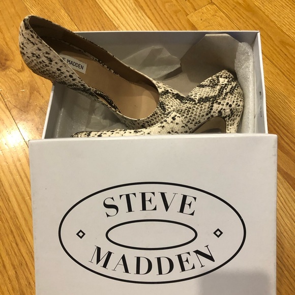 Steven Madden snake skin heels - Picture 4 of 6